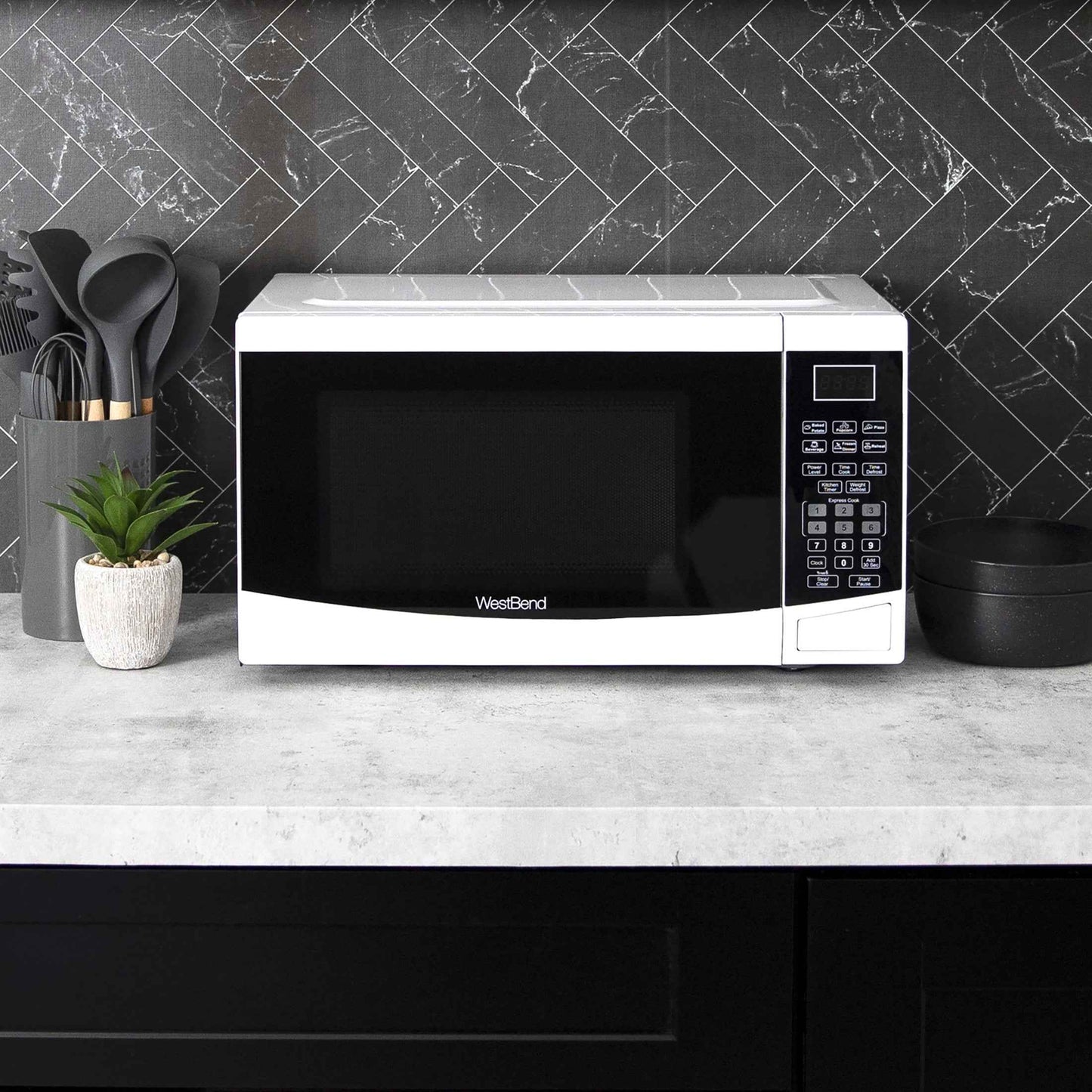 West Bend 0.9 cu. ft. Microwave Oven, in White (WBMW92W)