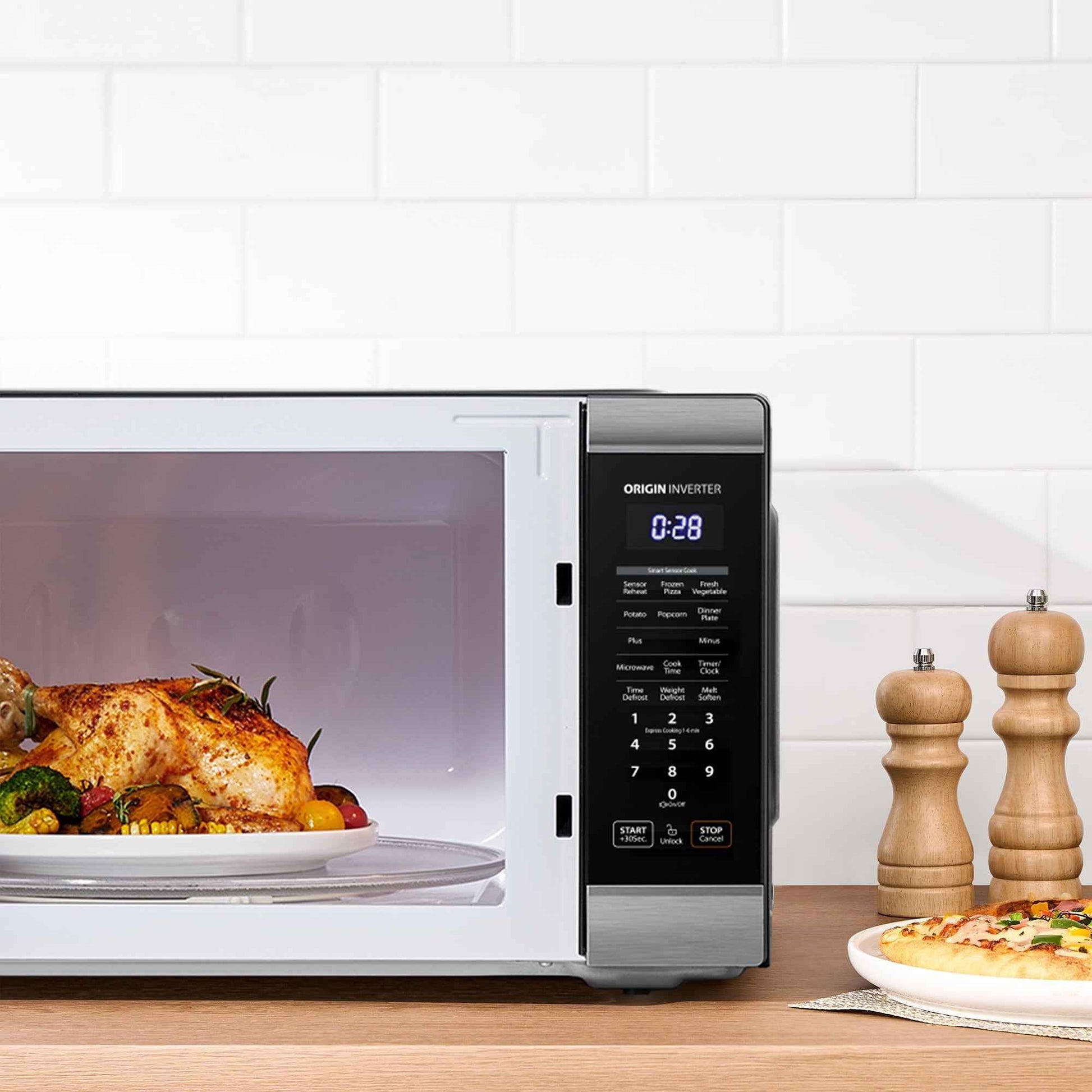 Toshiba 2.2 cu. ft. 24.4'' Microwave Oven in Stainless Steel