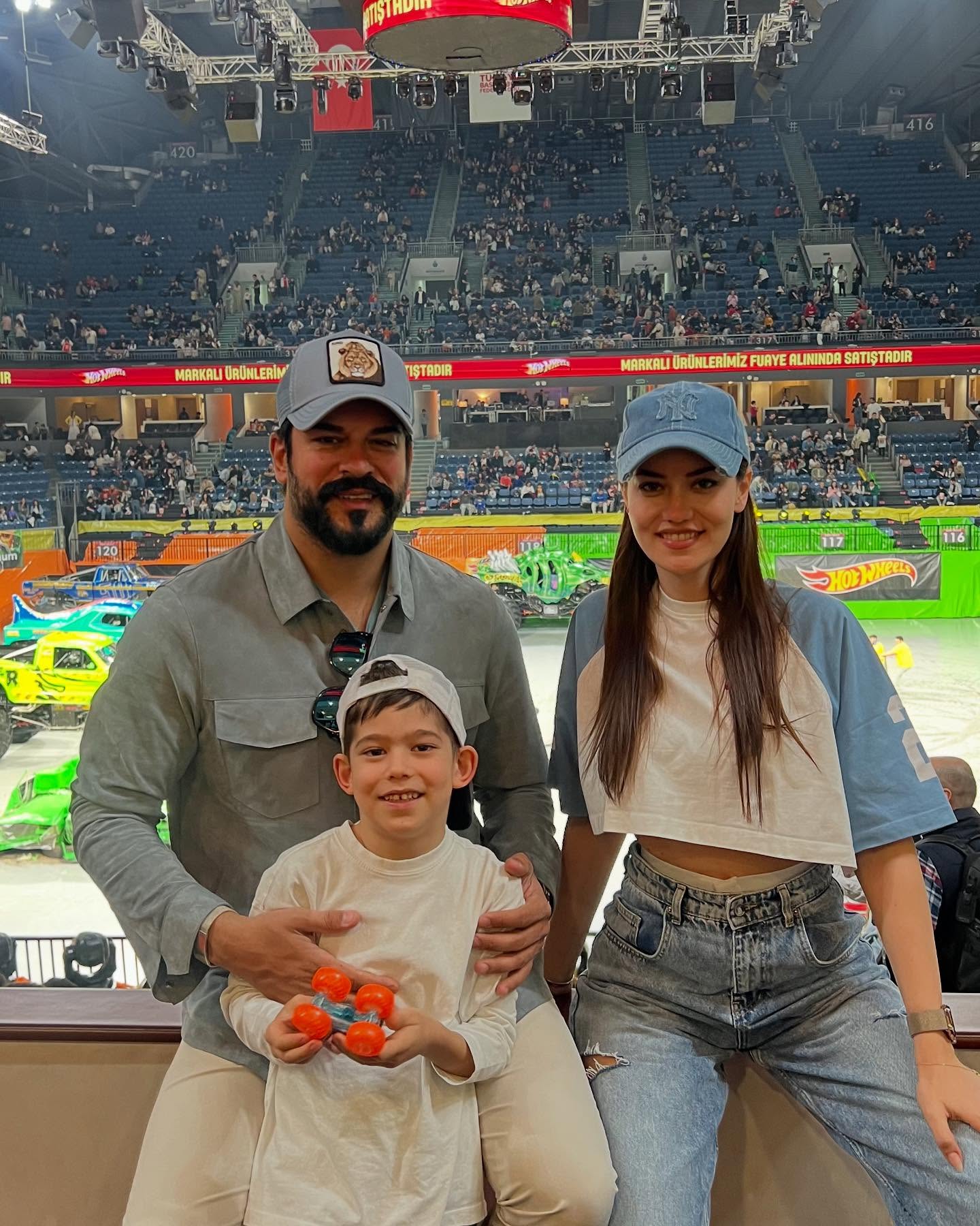 Is there a crisis between Burak Ozcivit and his family?