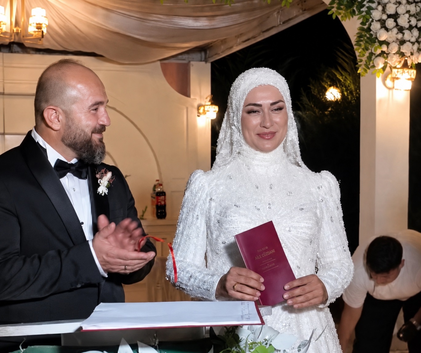 Burak Ozcivit stops the argument and protects his family