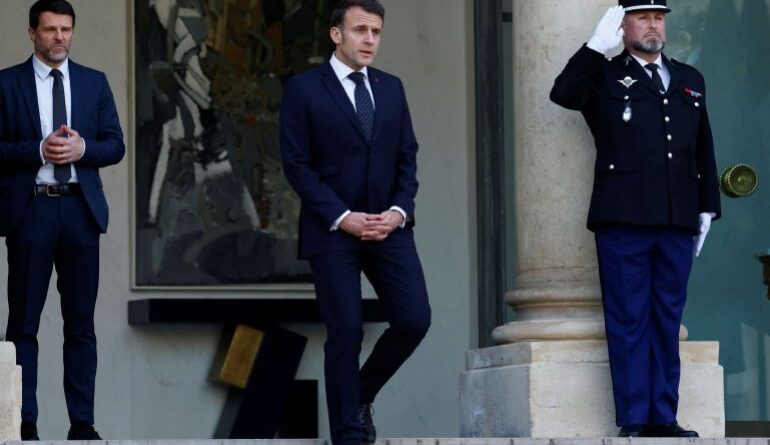 President Macron awaits the arrival of European leaders on the Elysée for a meeting on Ukraine and the continent's security.