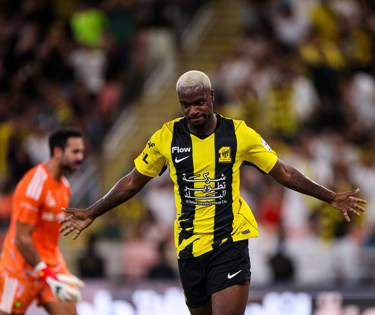 From the match between Al-Ittihad and Al-Nasr in the Saudi League. (x)