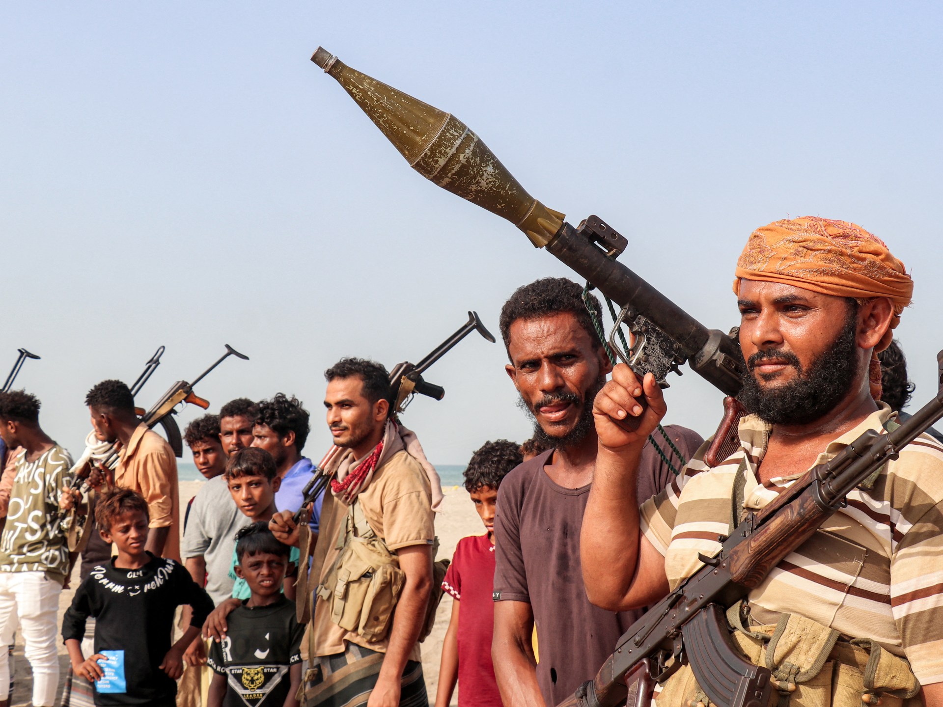 Clashes between the army and the Houthis and the arrival of government forces in the battle areas