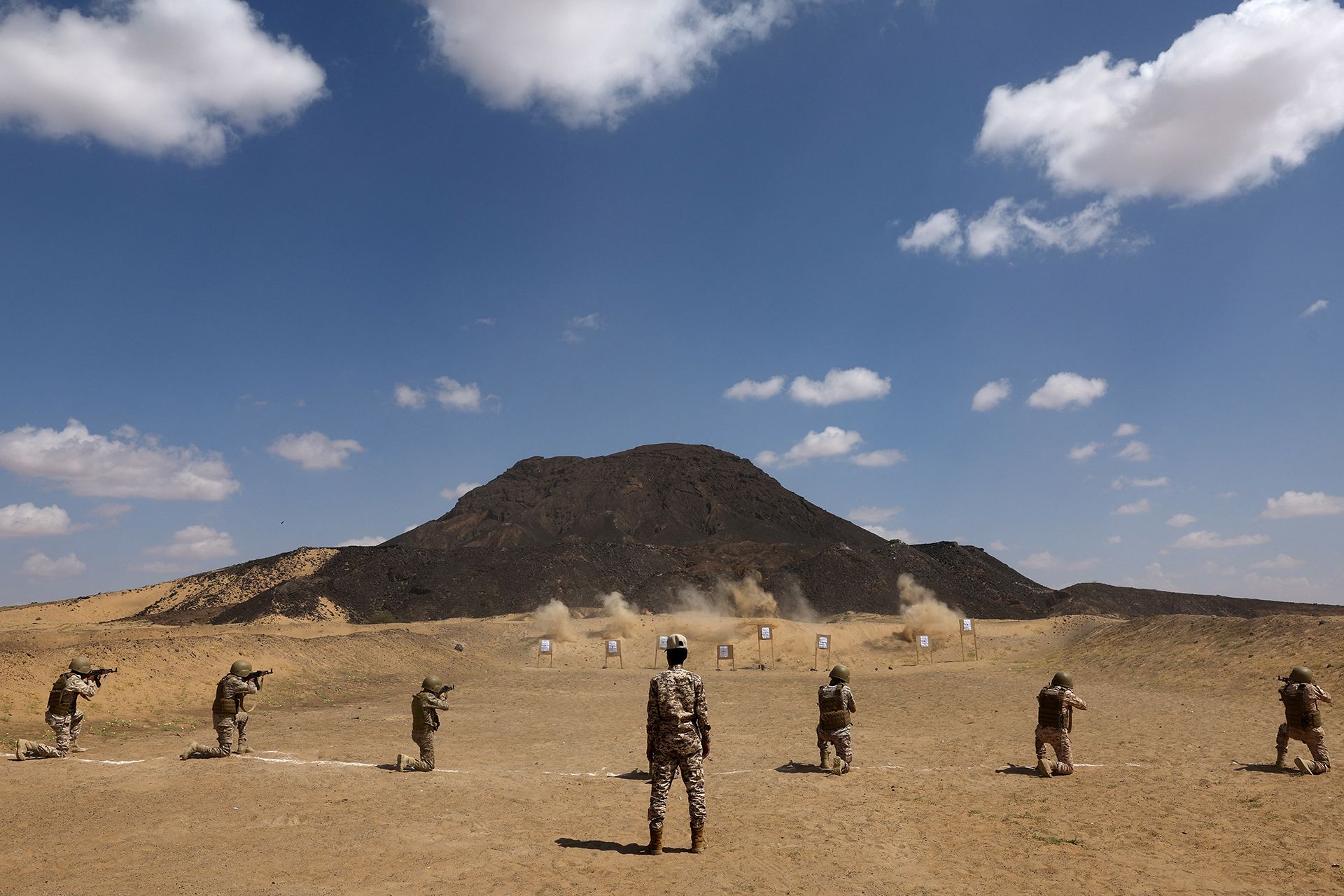 Fighting resumed in Taiz and Yemeni airstrikes on Houthi positions in the West Bank.