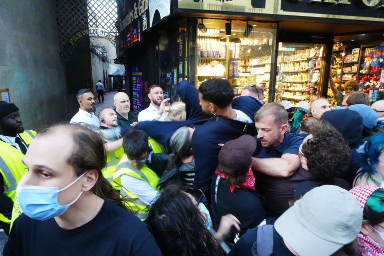 Muslims are less British. Right-wing statements that explode the citizenship debate
