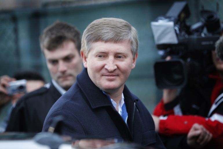 epa03053324 Ukrainian billionaire and owner of Shakhtar Donetsk soccer club Rinat Akhmetov speaks to the media outside a hospital during a visit with the soccer team's head coach Mircea Lucescu in Bucharest, Romania, January 8, 2012. Bucharest on Friday, January 6, 2012. Akhmetov ranks 39th on the Forbes list of the world's billionaires, with an estimated fortune of $16 billion at the end of 2011. EPA/ROBERT GHEMENT.