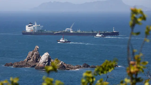 South Korea considers ‘contributing’ to safety of navigation in Strait of Hormuz – BBC News Arabic