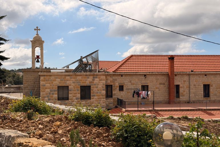 The war frees the Lebanese from sectarianism