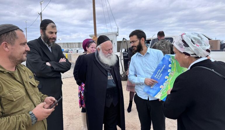 Israeli Housing Minister Yitzhak Goldknoff, during a tour of the Gaza border and Netzarim axis, discusses engineering plans for settlement in the northern Gaza Strip with settler leaders. The photo was taken by the office of the Minister of Housing, according to information published on his social media accounts, Facebook and X platform).